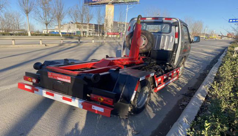 福田汽油YTH5030ZXX6BJ車(chē)廂可卸式垃圾車(chē)