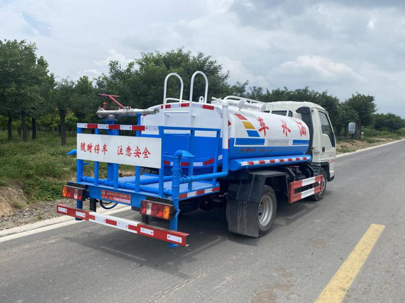 福田時(shí)代3立方噴灑車