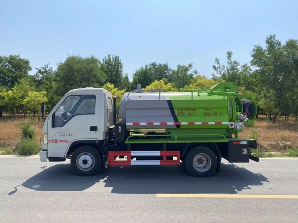 藍牌清洗吸污車(chē)