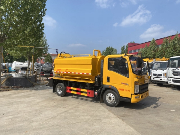 重汽豪沃402清洗吸污車(chē)